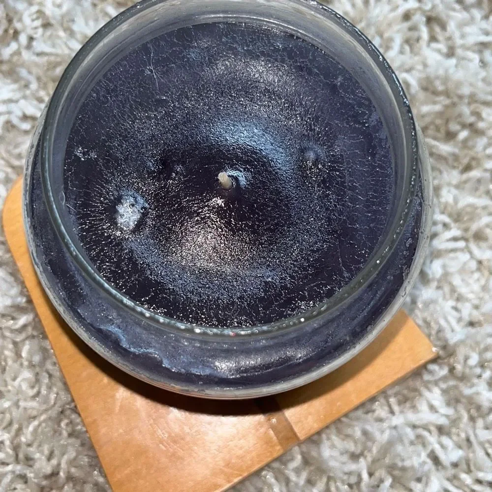 Yankee Candle Lilac Blossoms 14.5 oz Retired Rare Black Band Purple